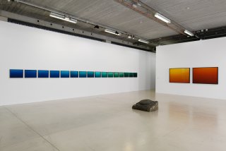 Vues de l'exposition « La couleur de l'eau » de Nicolas Floc'h, 2022, Frac Grand Large — Hauts-de-France © Adagp, Paris, 2022 / Nicolas Floc'h. Photo : Aurélien Mole